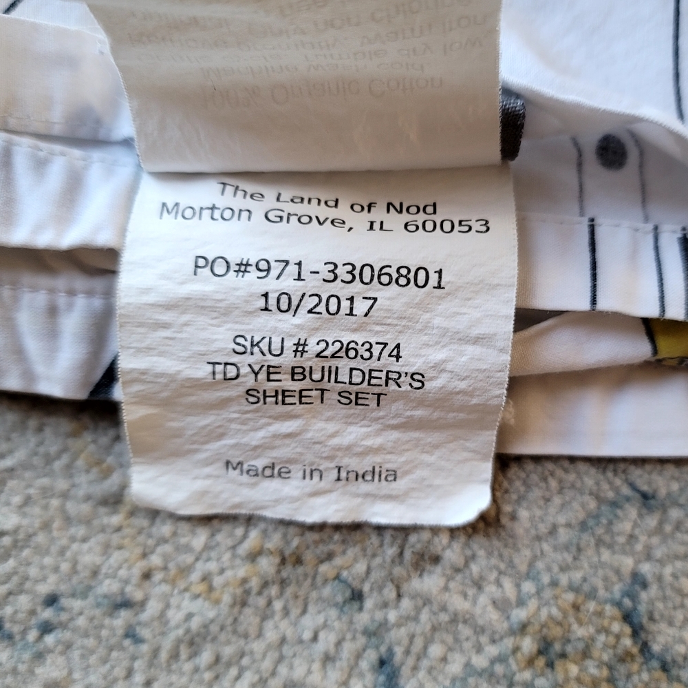 🌿The Land of Nod | Crate & Barrel Organic Builder's Toddler 3 Piece Sheet Set🌿 - Picture 5 of 9